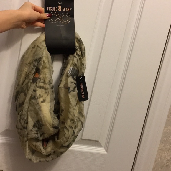 Tiger print scarf - Picture 5 of 5